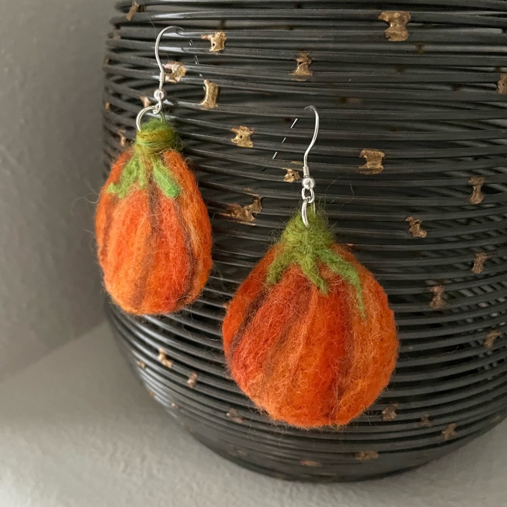 Hand crafted needle felted artisan pumpkin earrings unique one of a kind autumn - Picture 4 of 13